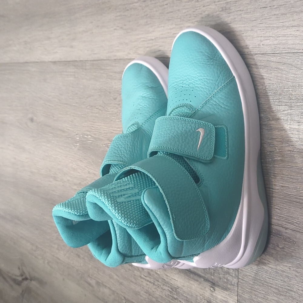 Nike Marxman Hyper Jade Sneakers Size 6Y
